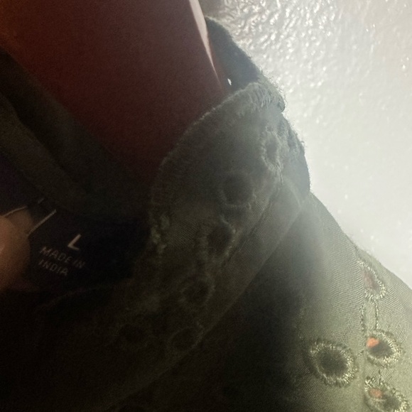 GAP Olive Green Eyelet Blouse Long Sleeve L - Picture 4 of 7